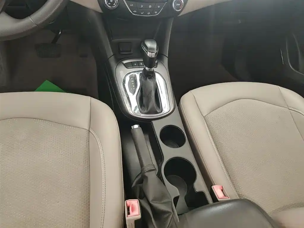 Chevrolet Cruze 2015 1.5L Automatic Luxury Edition фото 14