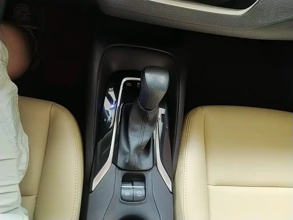 Toyota Corolla 2023 1.8L Smart Hybrid Dual Engine Elite Edition фото 14