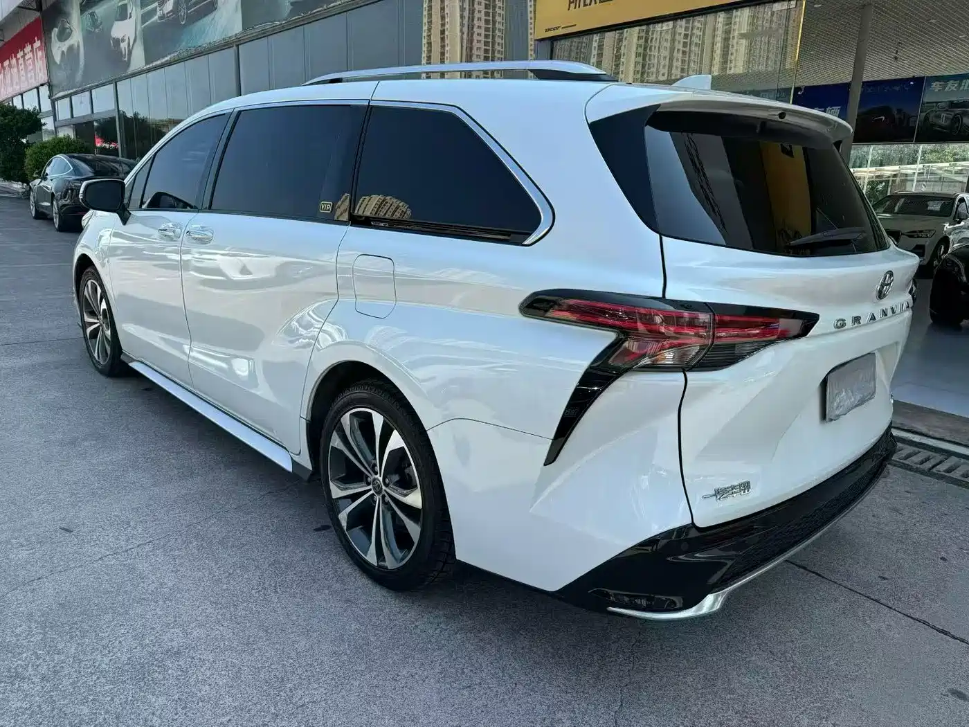 Фото 9 - Toyota Granvia