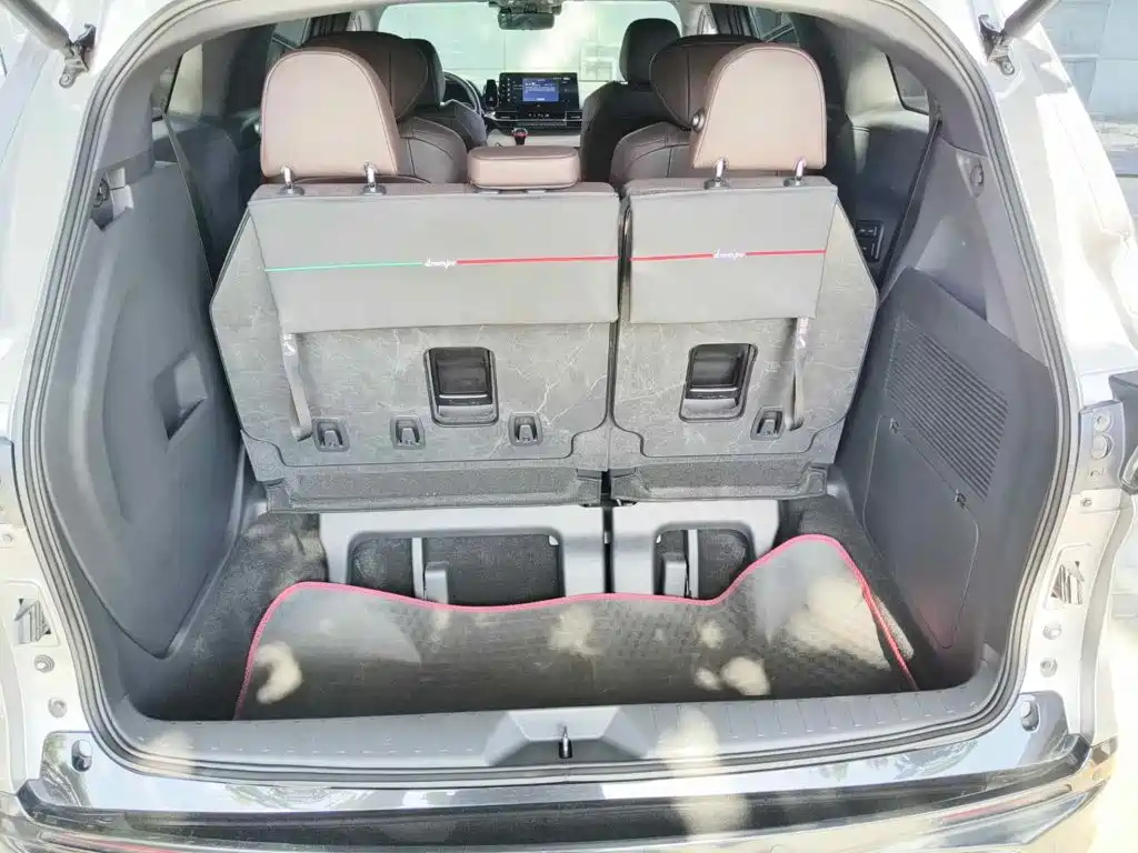 Фото 4 - Toyota Granvia