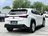 Фото 4 - Lexus UX