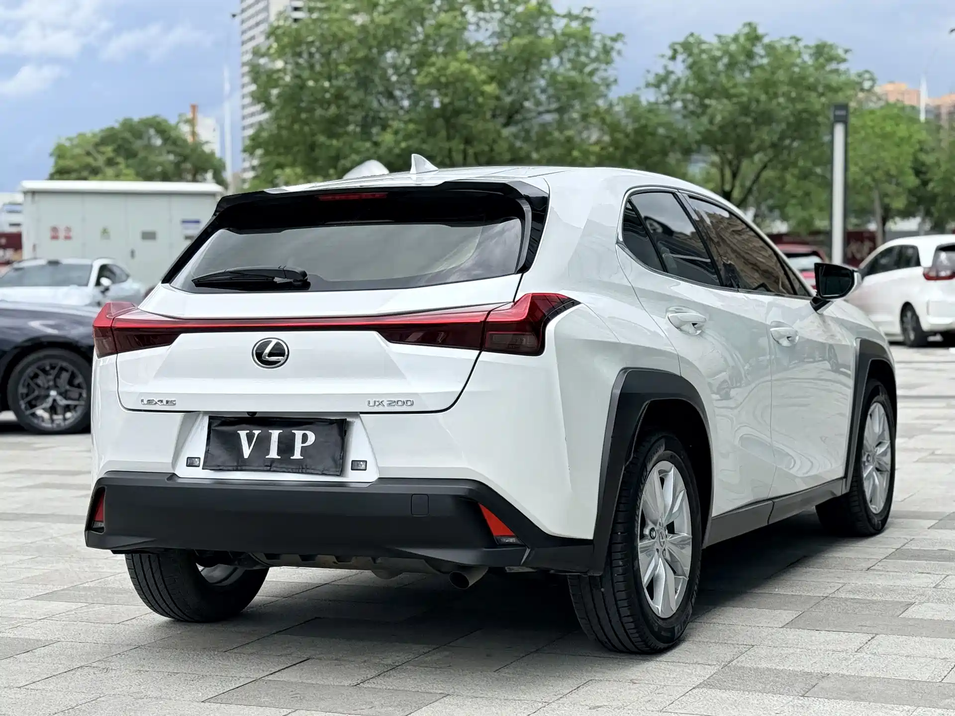 Фото 4 - Lexus UX