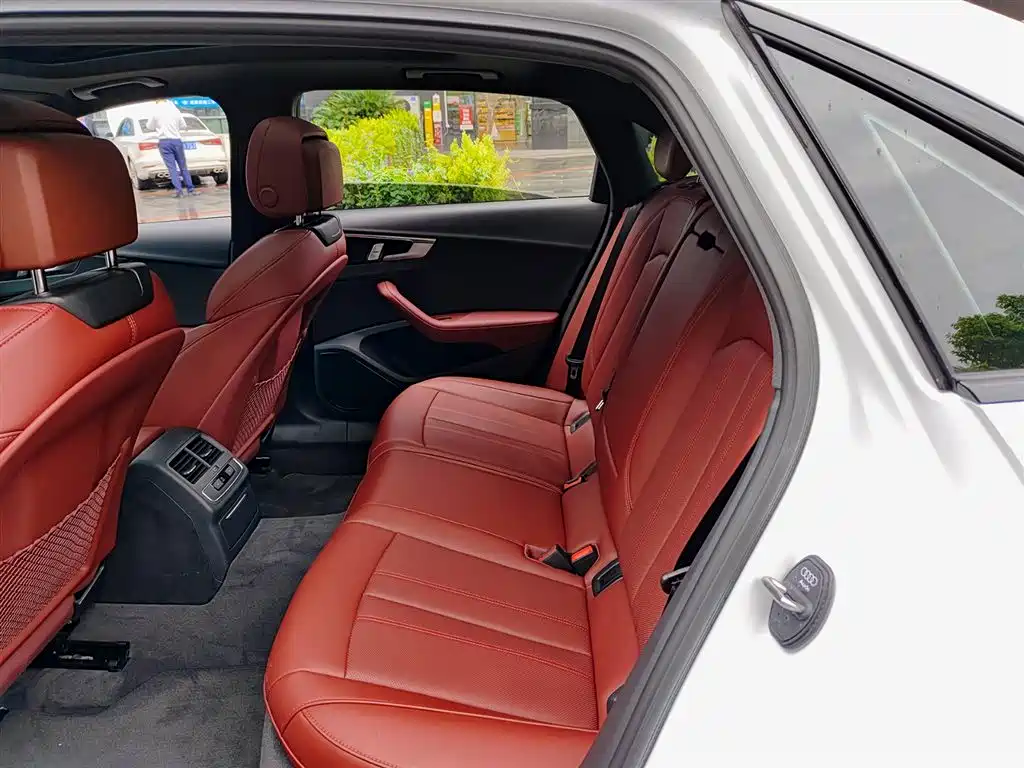 Audi A4L 2024 40 TFSI Luxury Dynamic фото 8
