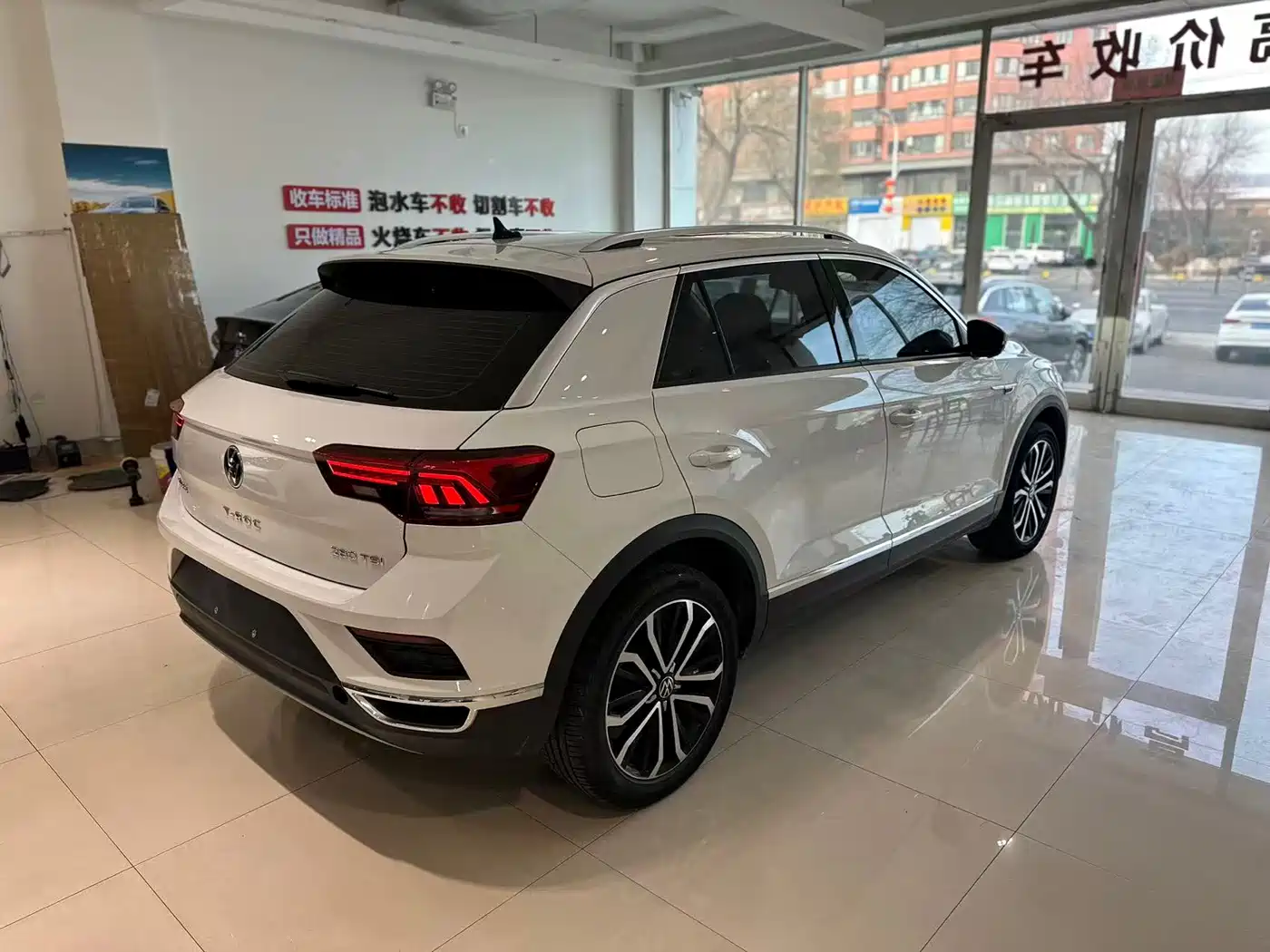 Volkswagen T-ROC 2021 280TSI DSG 2WD Comfort Smart Connect 30th Anniversary Edition фото 4