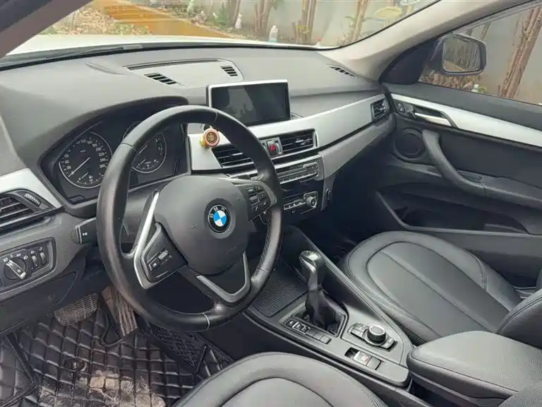 BMW X1 2018 sDrive18Li Fashion Model фото 3