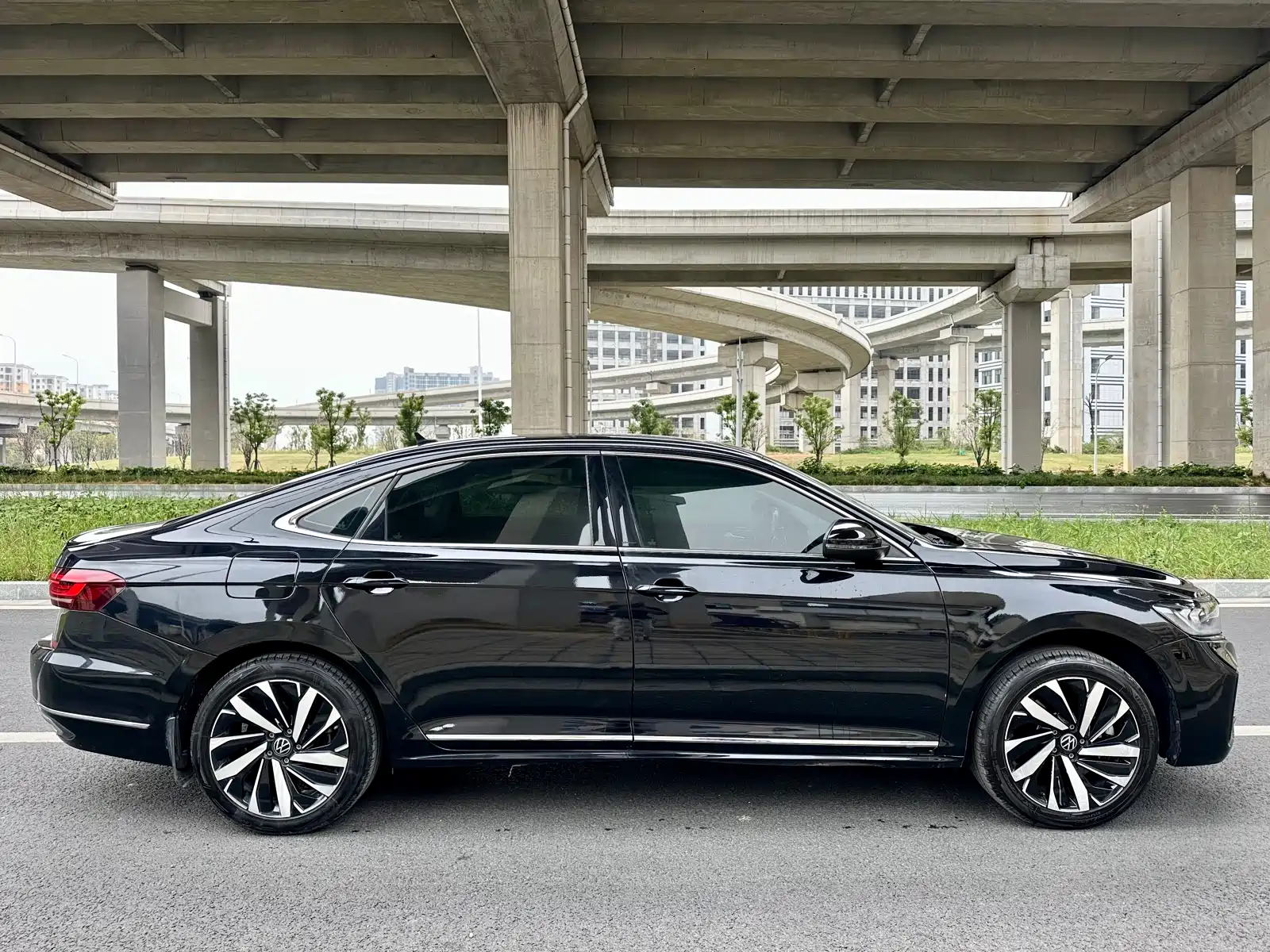 Фото 5 - Volkswagen Passat