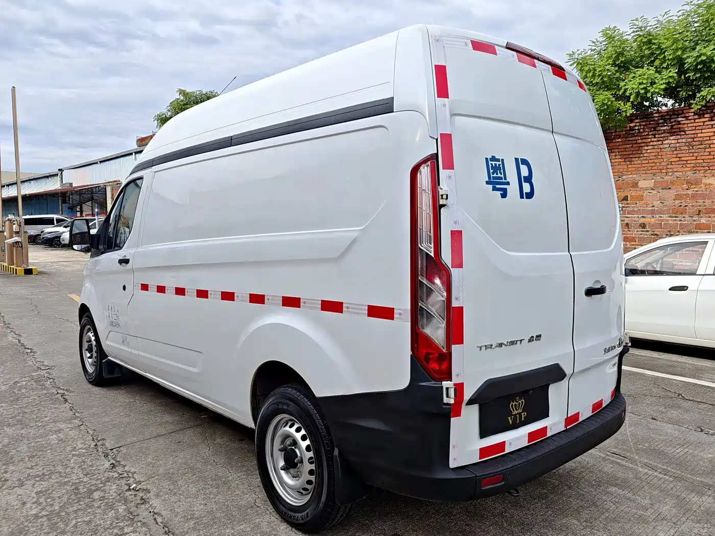 Ford Transit 2017 2017 2.0T Diesel Van Medium Wheelbase Medium Roof China V