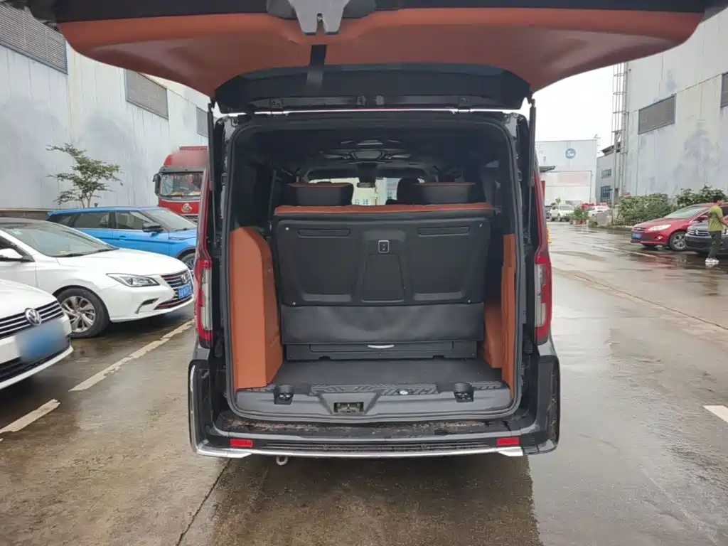 Ford Transit 2024 2023 Model 2.0T Petrol Automatic Business Travel Medium Wheelbase Low Roof 7/8/9 Seater