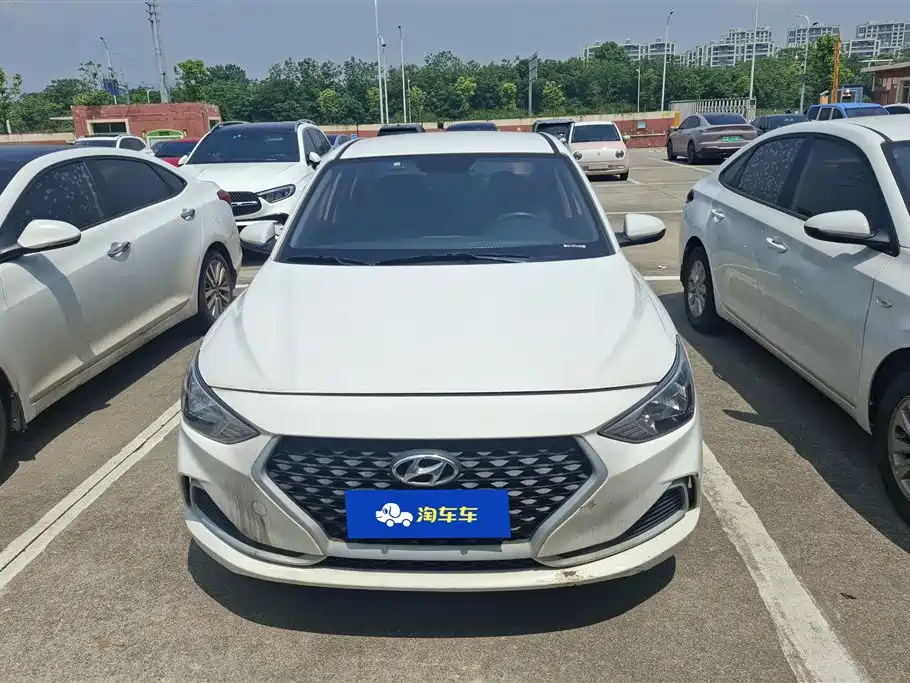 Hyundai Elantra 2020 1.6L Auto GL Pleasing Edition фото 2