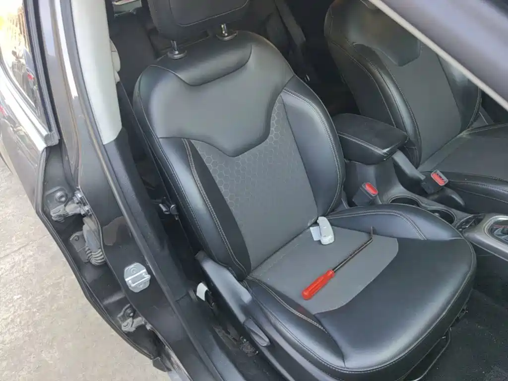 Photo 25 - Jeep Compass