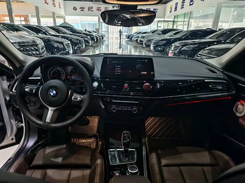 BMW 1 Series 2023 125i M Sport Shadow Edition фото 5