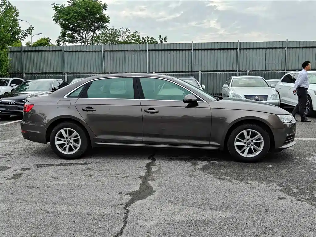 Audi A4L 2017 40 TFSI Progressive фото 3