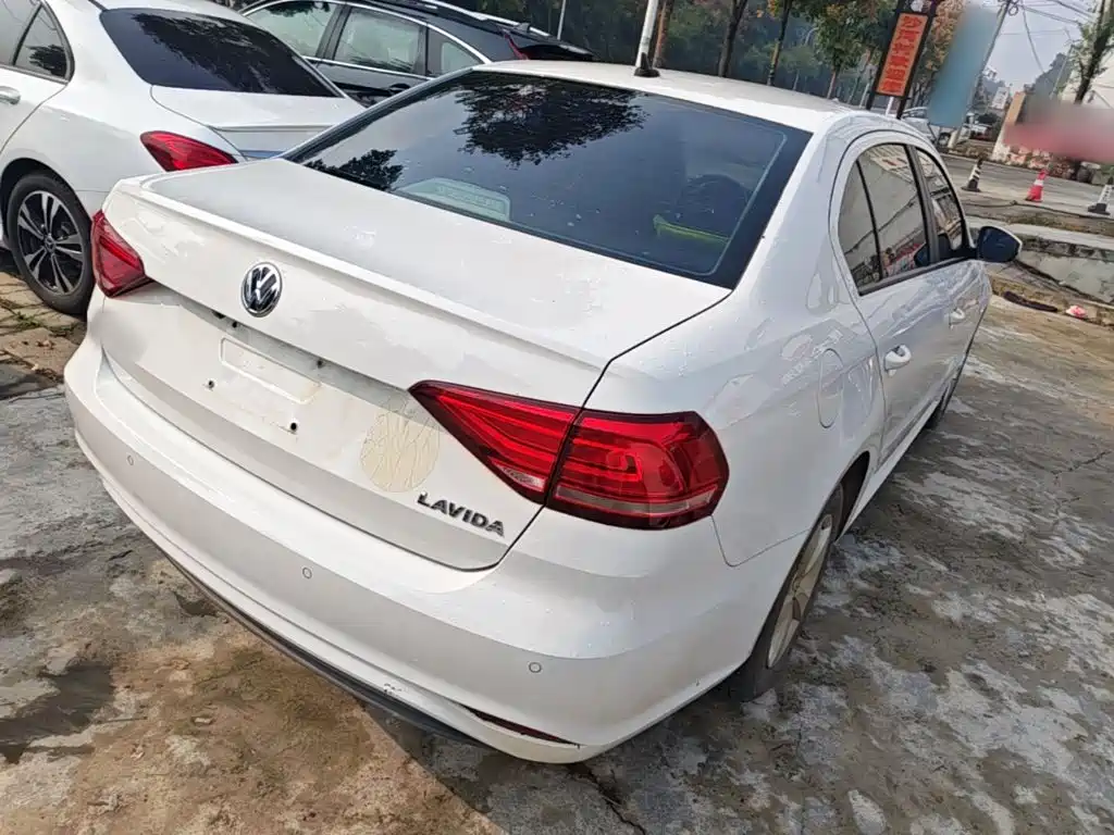 صورة 7 - Volkswagen Lavida