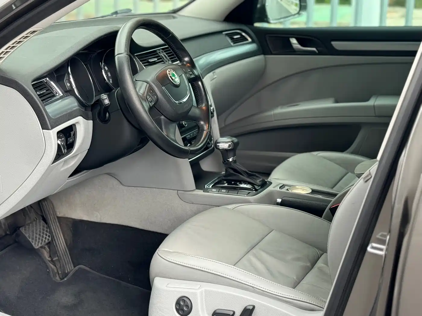 Škoda Superb 2011 2012 1.8TSI Automatic Noble Elegance Edition