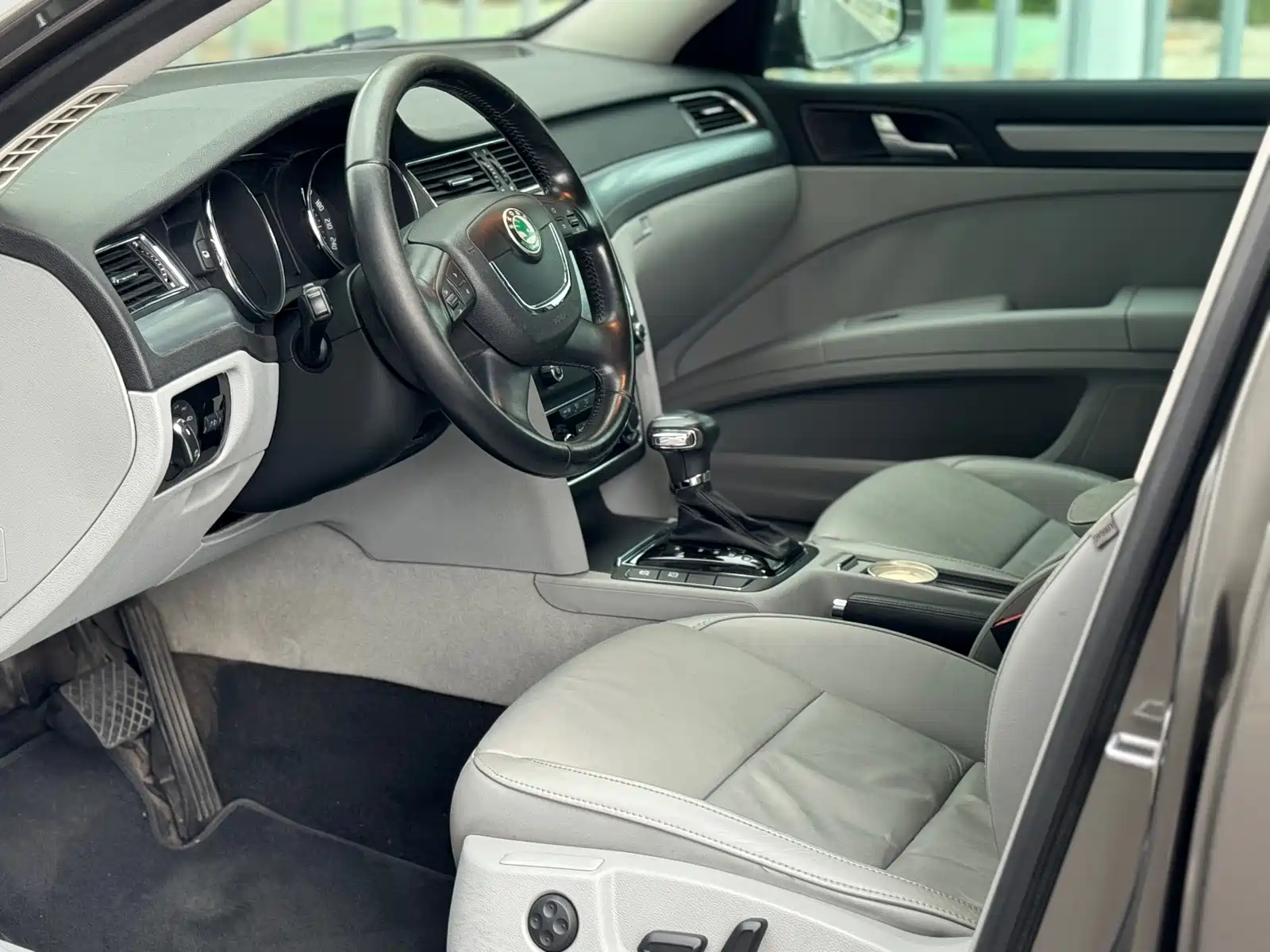 Фото 4 - Škoda Superb
