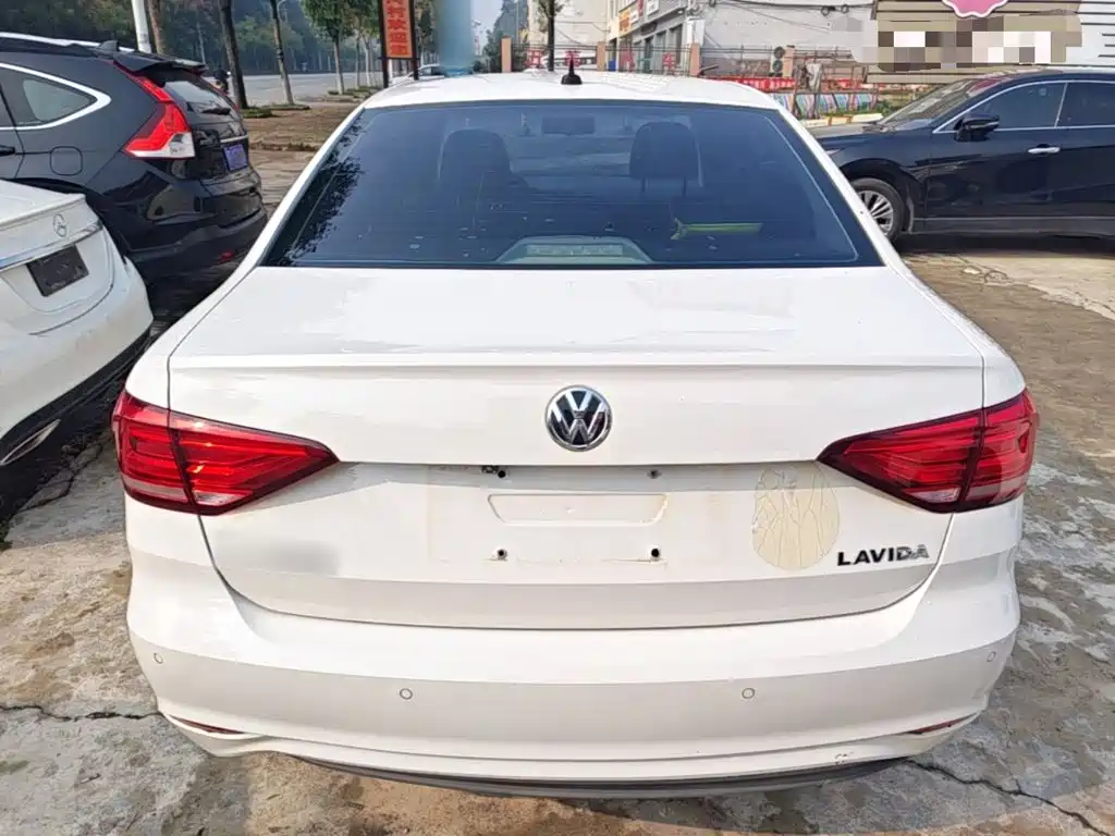 صورة 6 - Volkswagen Lavida