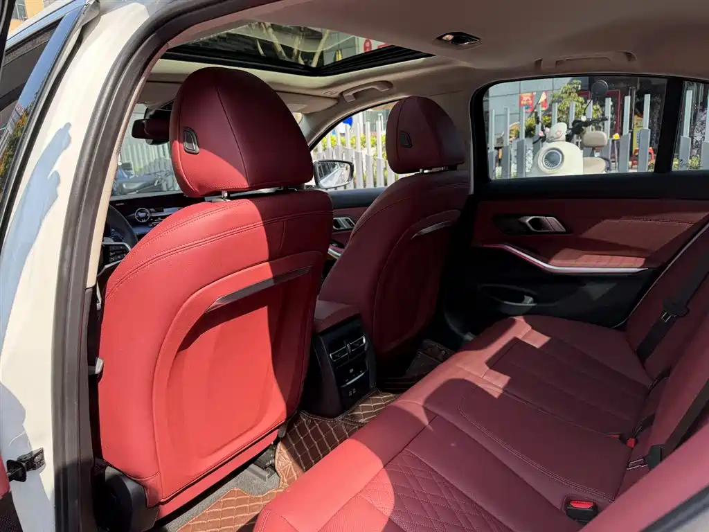 BMW 3 Series 2025 325i M Sport Package фото 9