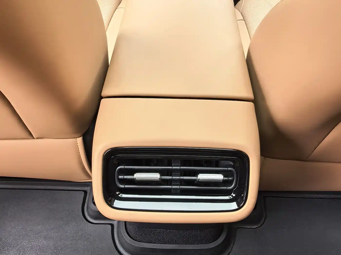 Geely Galaxy Galaxy A7 2025 EM-i 150km Explorer+ Edition фото 13