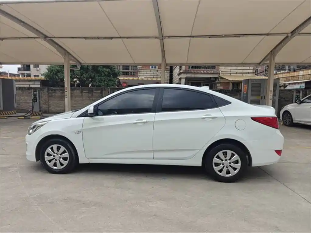 Hyundai Verna 2014 1.4L Manual Fashion GS фото 4