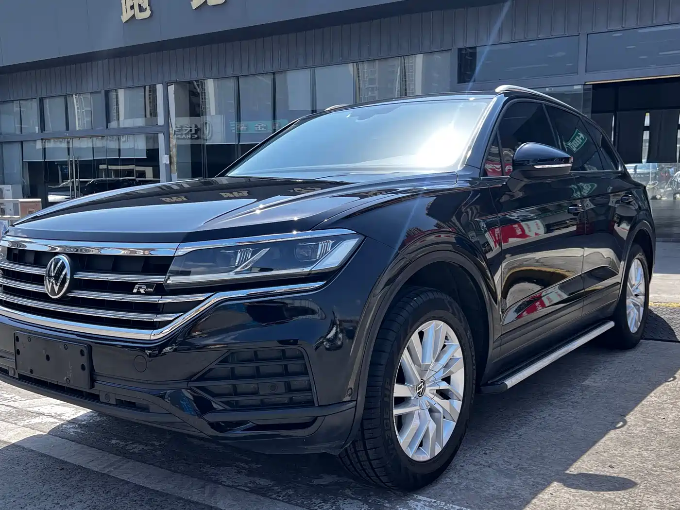 VOLKSWAGEN TOUAREG