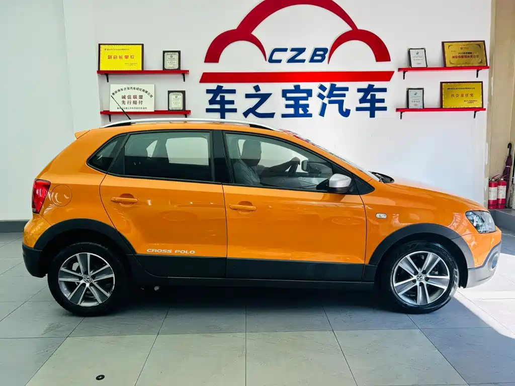 Volkswagen Polo 2014 2012 1.6L Cross Polo AT