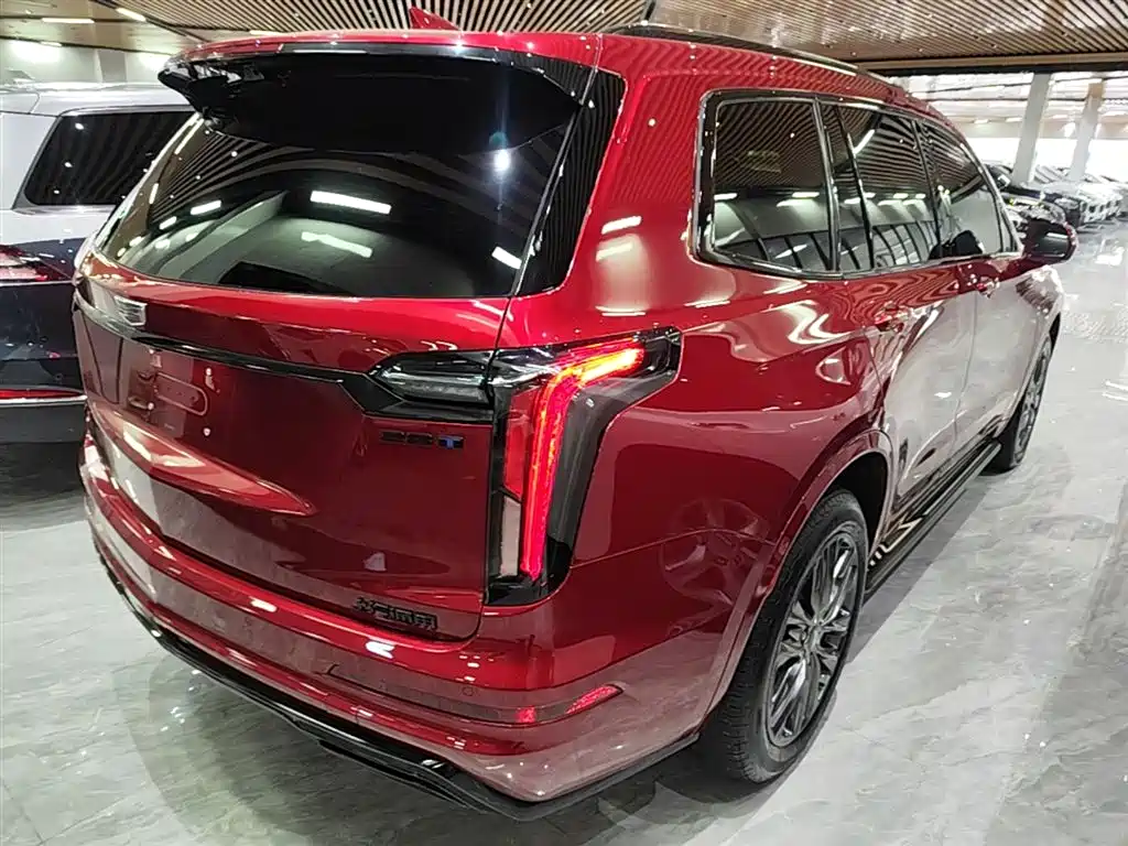 CADILLAC XT6