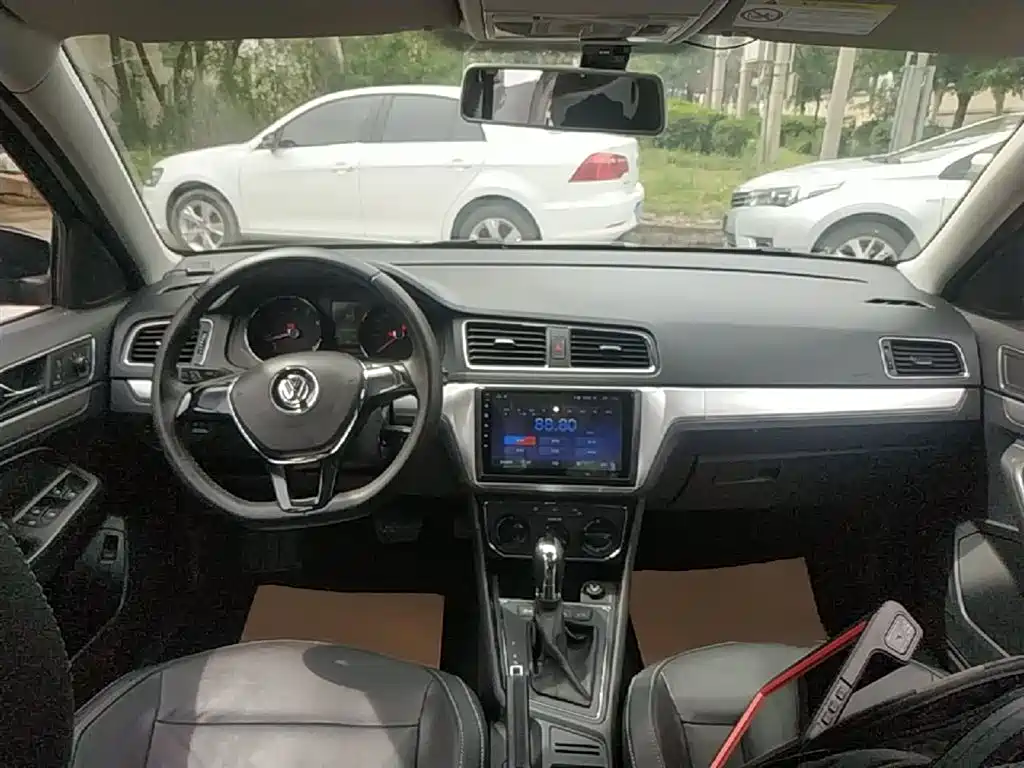 Volkswagen Lavida 2015 1.6L Automatic Comfort Edition фото 10