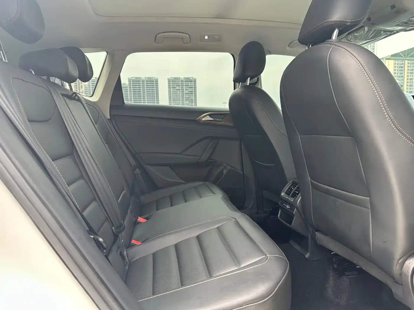 Volkswagen Tharu 2022 280TSI FWD Luxury Edition фото 15