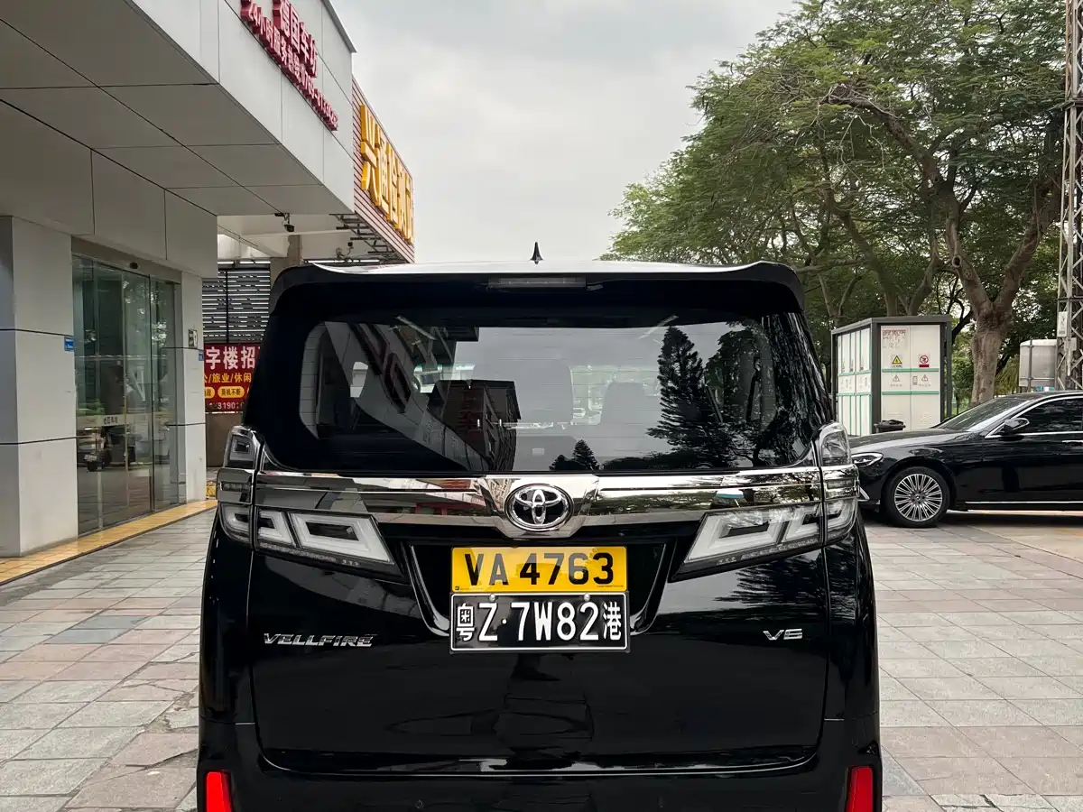 Toyota Vellfire фото 6