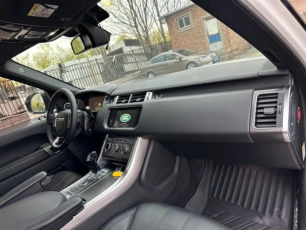 Land Rover Range Rover Sport 2016 Model 3.0 SC V6 HSE DYNAMIC фото 17