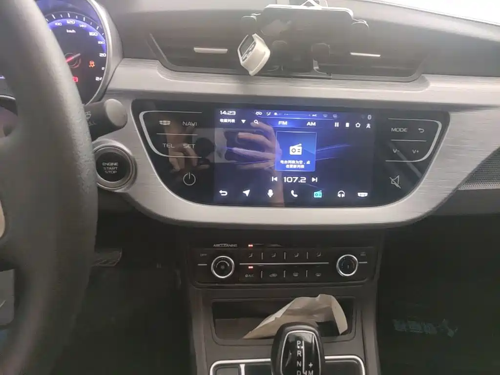 Фото 13 - Geely Vision