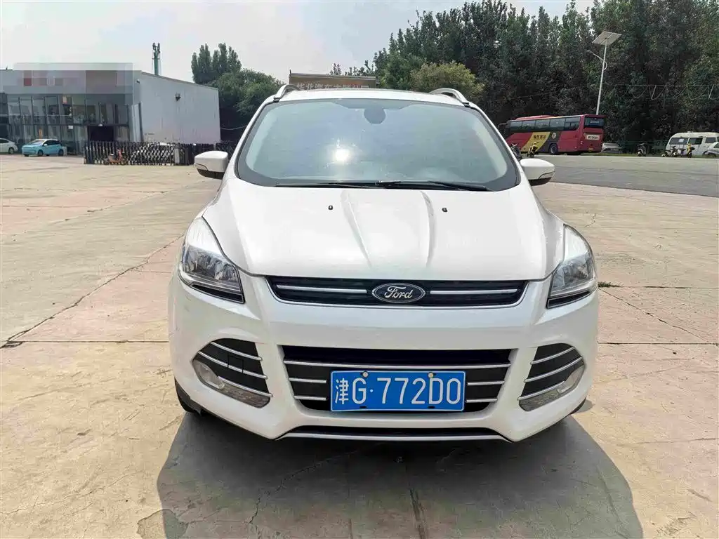 Фото 2 - Ford Kuga
