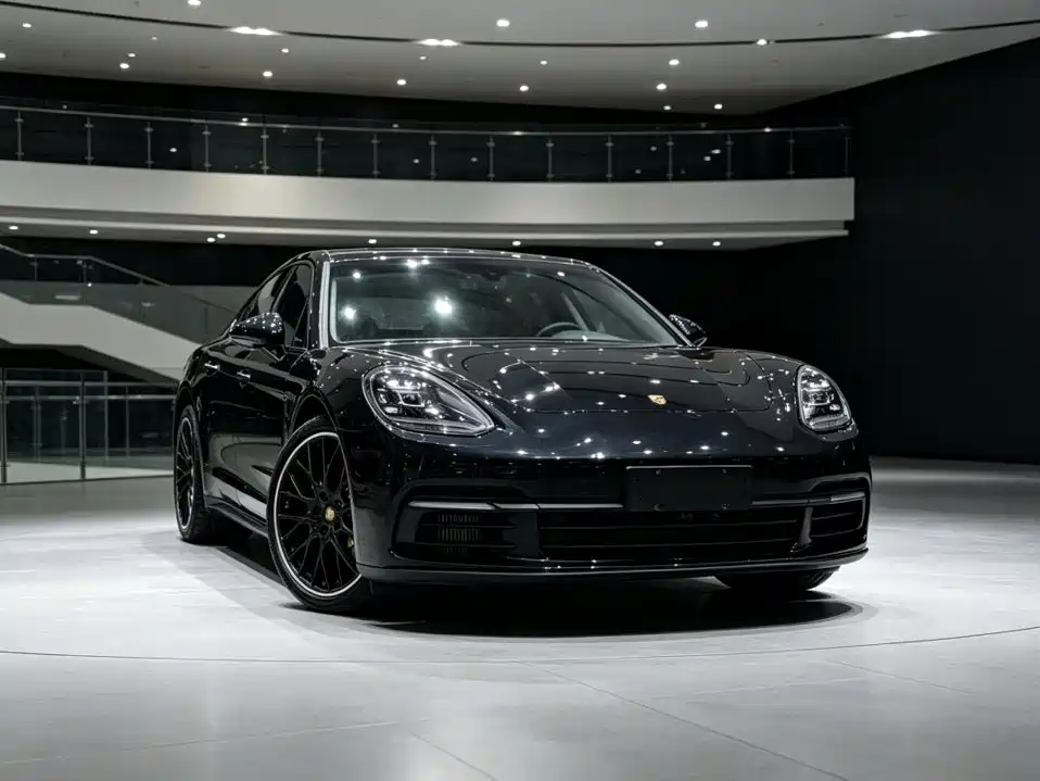 Фото 2 - Porsche Panamera