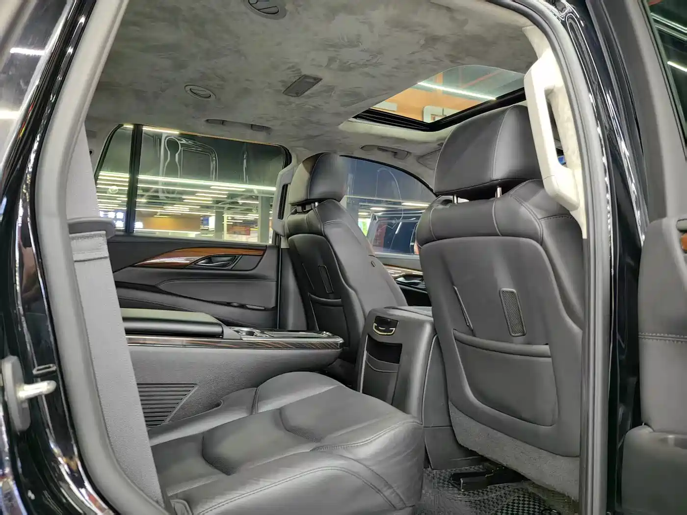 Cadillac Escalade 2017 6.2L ESV Platinum Extended фото 13