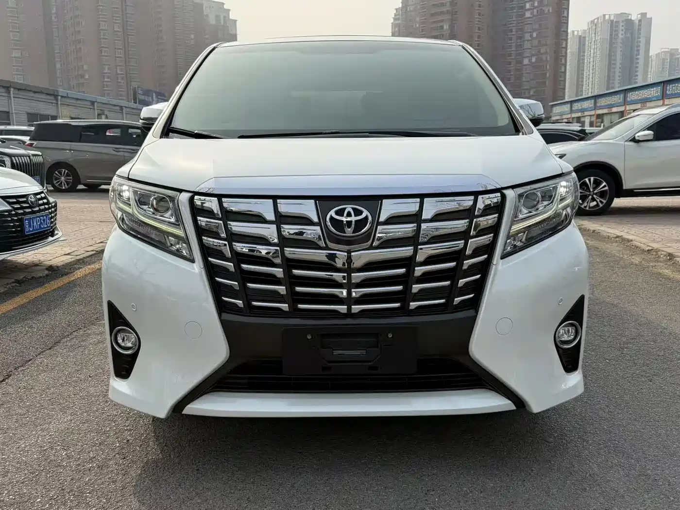 Toyota Alphard 2018 3.5L Premium фото 2