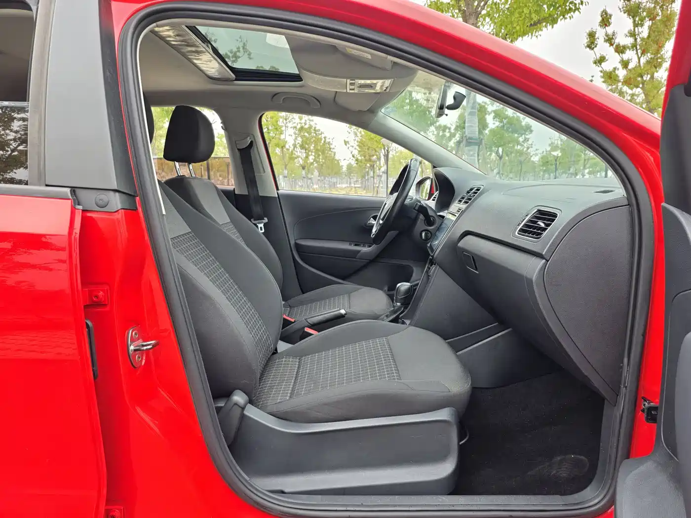 Volkswagen Polo 2016 1.6L Automatic Comfort фото 12