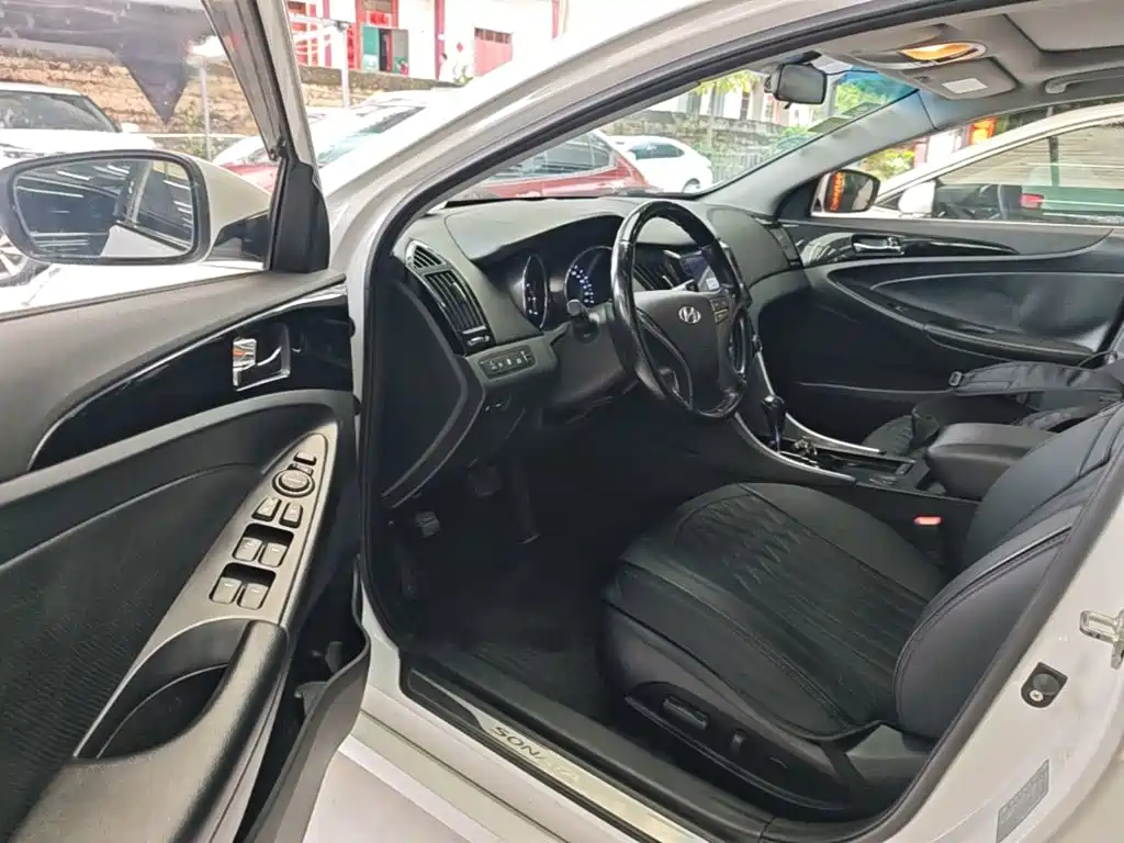 Фото 16 - Hyundai Sonata