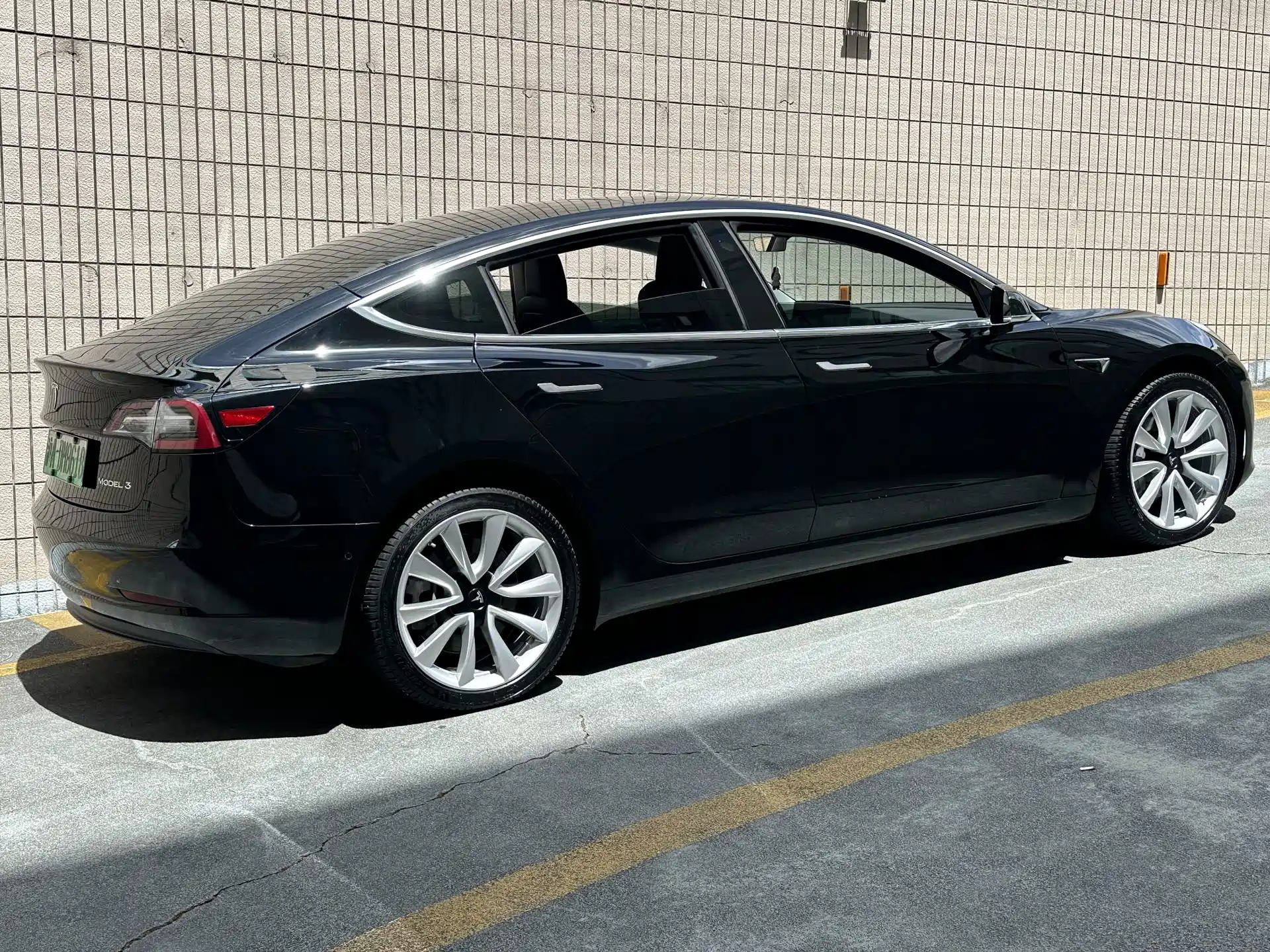 Фото 8 - Tesla Model 3