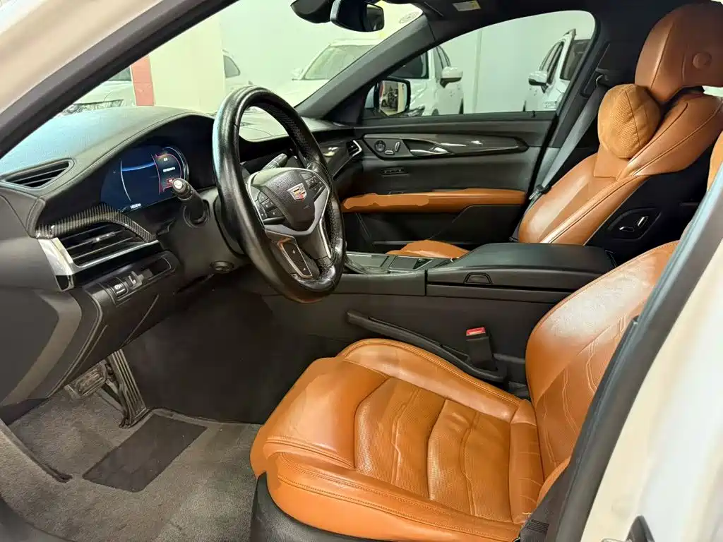 Фото 15 - Cadillac CT6