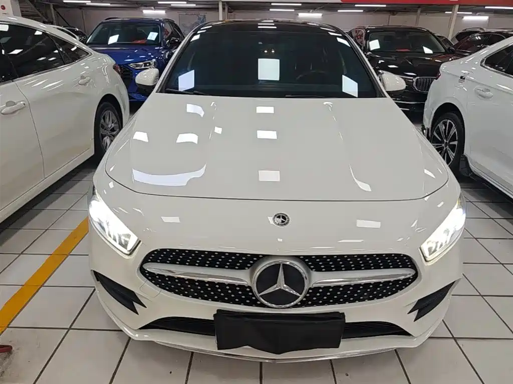 Mercedes-Benz A-Class 2019 A 200 L Sport Sedan фото 3