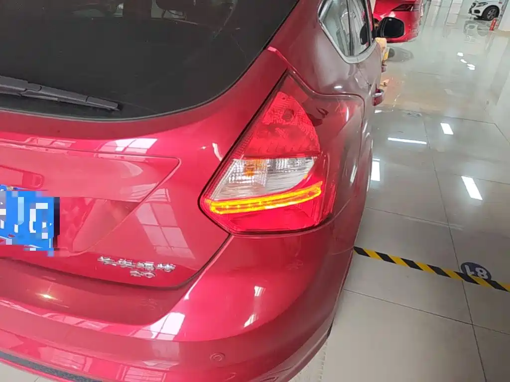 Ford Focus 2014 2012 Hatchback 2.0L Automatic Luxury Sport