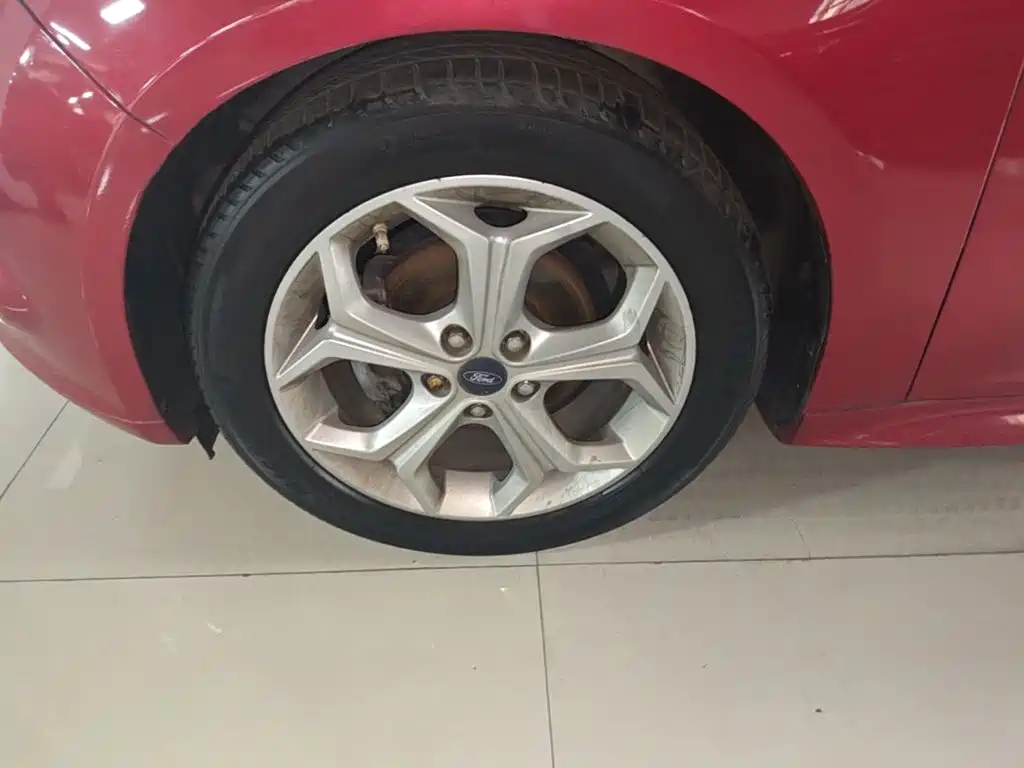 Фото 23 - Ford Focus