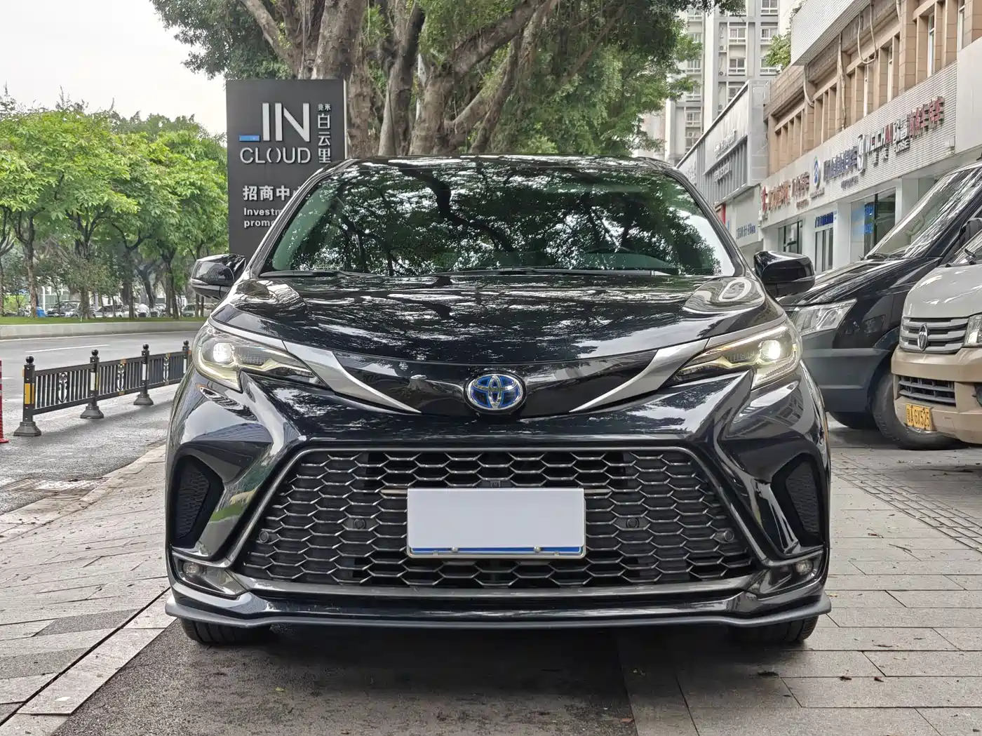 Toyota Granvia 2023 2.5L Hybrid Prestige PLUS Edition фото 3
