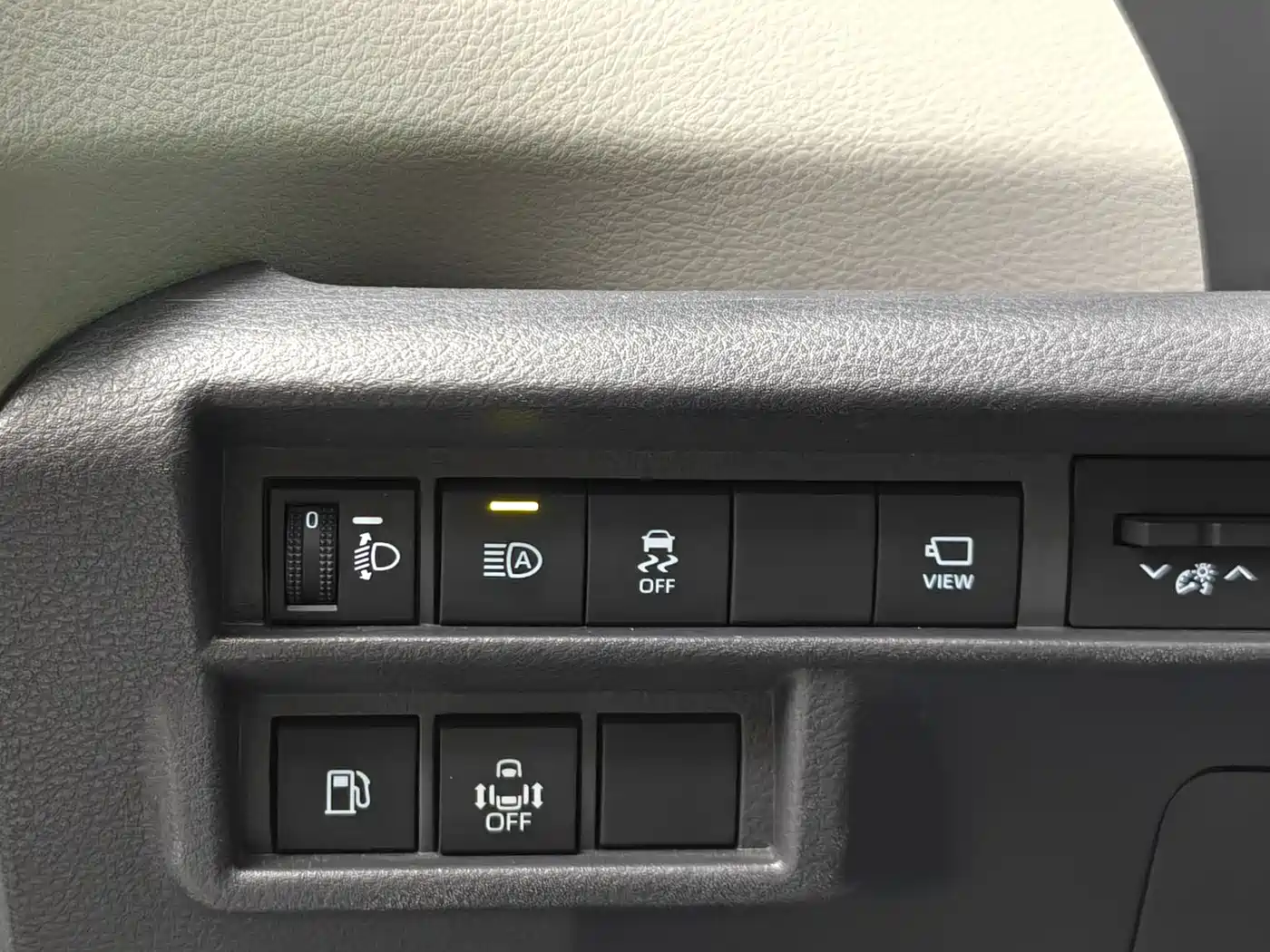 Toyota Granvia 2023 2.5L Hybrid Prestige PLUS Edition фото 7