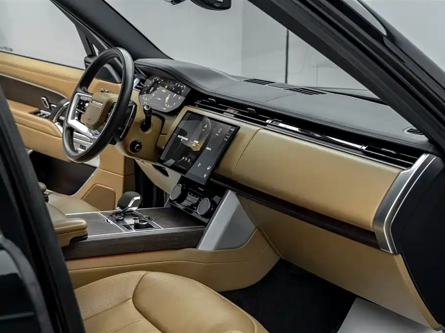 Land Rover Range Rover 2023 3.0 L6 360PS Golden Age Edition фото 10