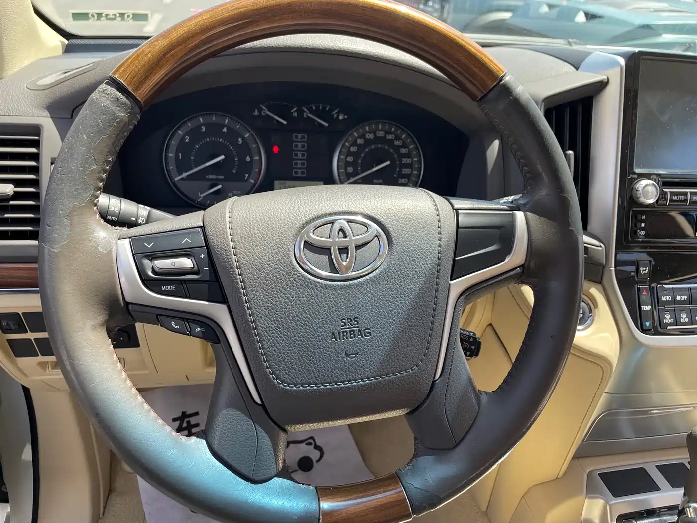 TOYOTA LAND CRUISER
