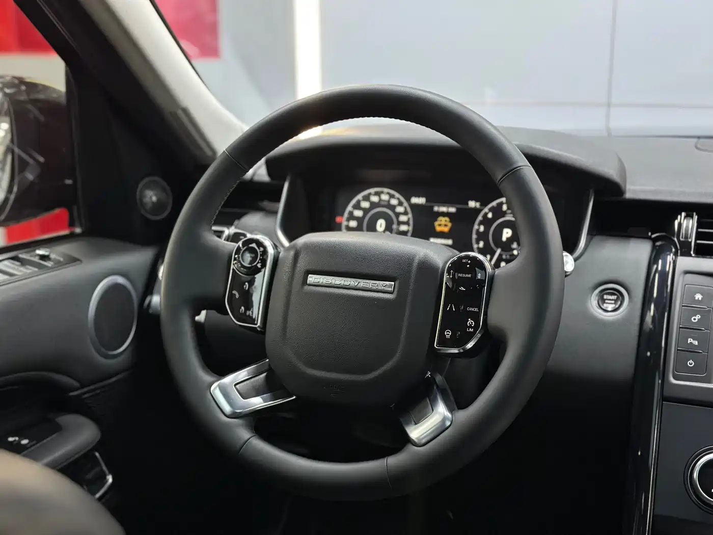 Land Rover Discovery 2017 3.0 SC V6 SE фото 13