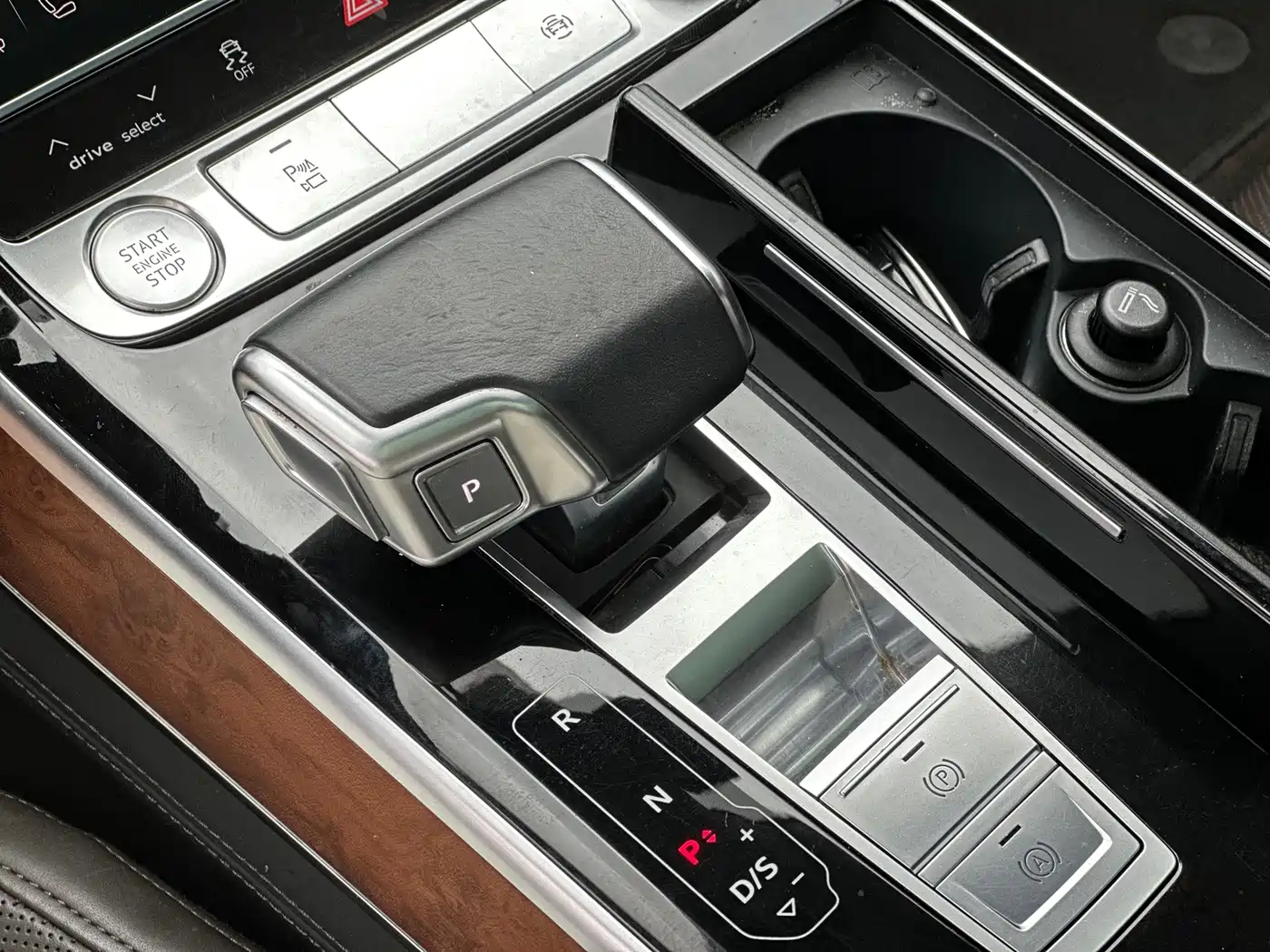 Фото 15 - Audi A8