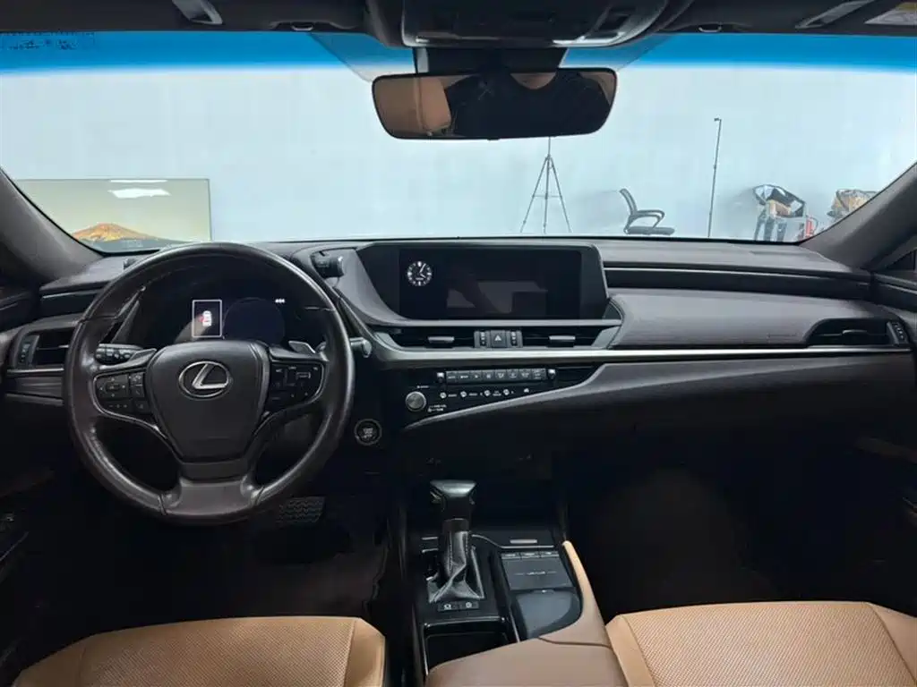 Lexus ES 2020 200 Excellence фото 6