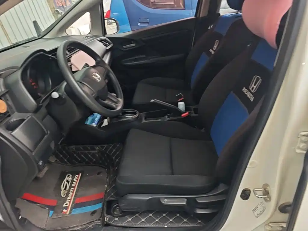 Фото 15 - Honda Fit
